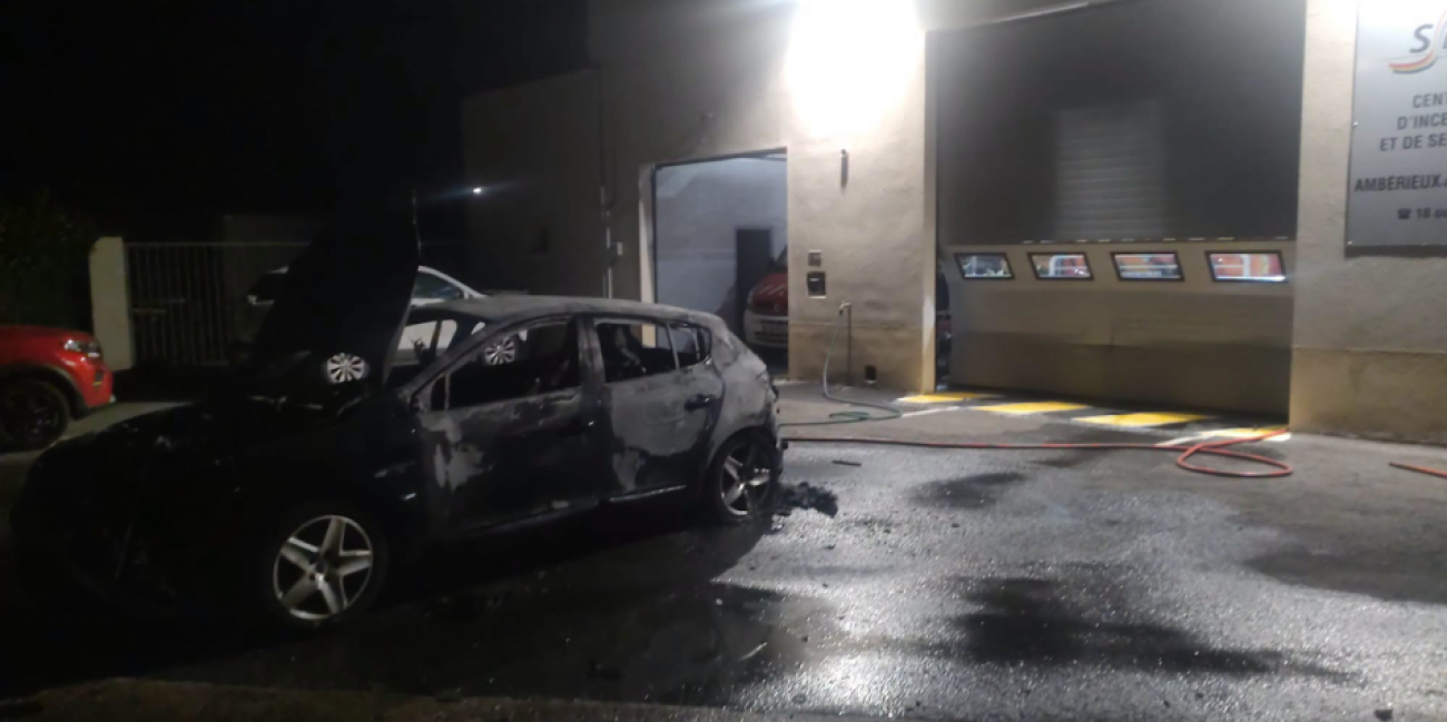 Ain : la caserne de pompiers d'Ambérieux-en-Dombes attaquée à la voiture bélier pour voler du matériel