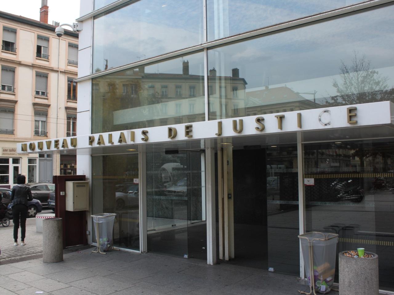 Bebe Abandonne Dans Un Sac Poubelle Pres De Lyon Ouverture D Une Information Judiciaire Radio Scoop