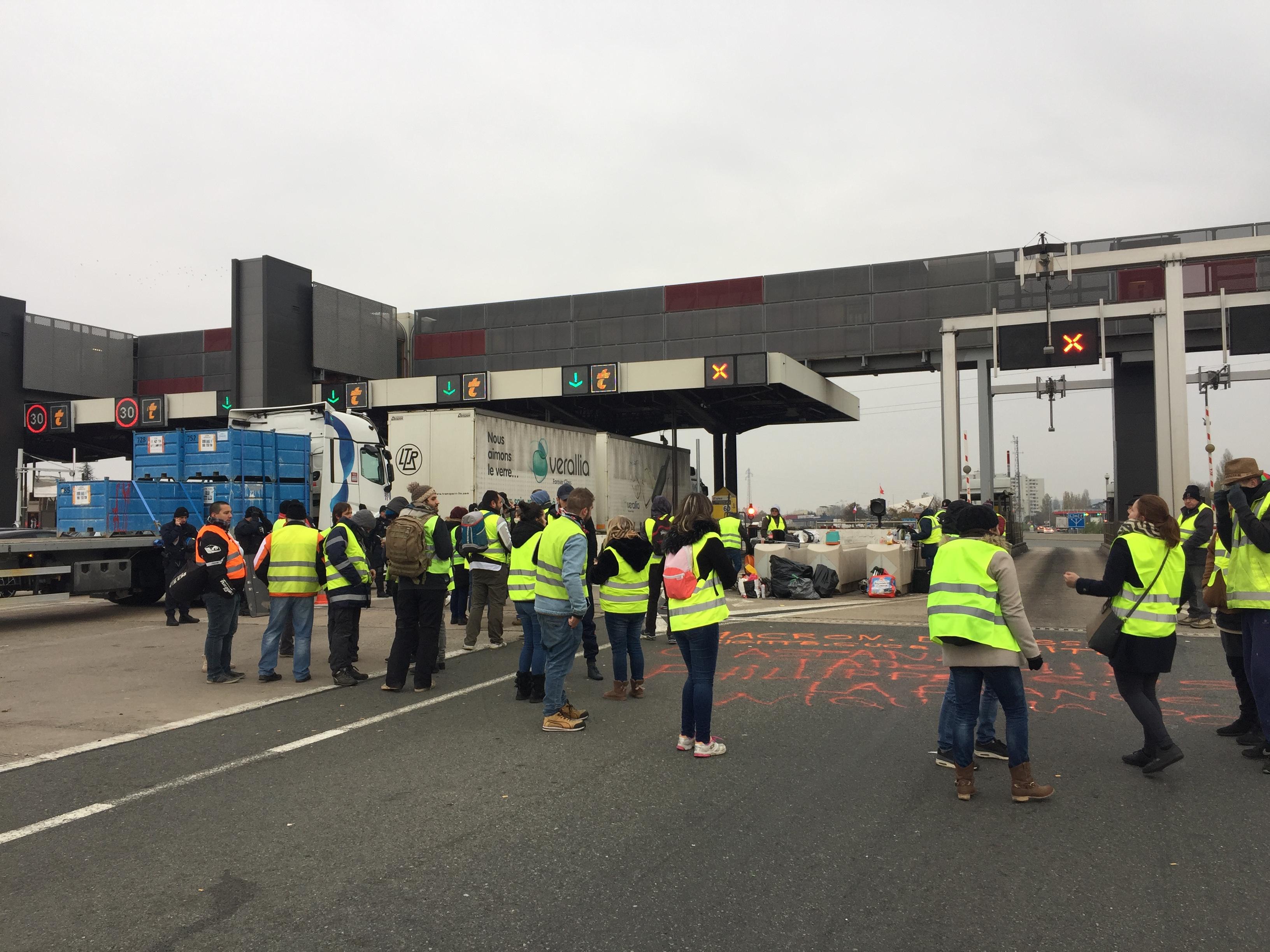 Gilets Jaunes Nouveaux Blocages Ce Lundi Matin Radio Scoop