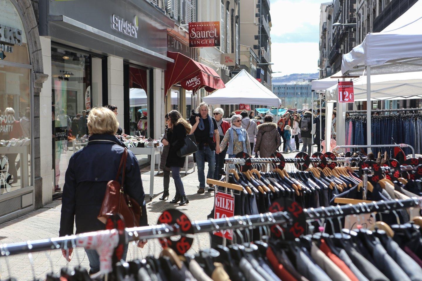 Clermont-Ferrand : coup d'envoi de la braderie d'automne - Radio Scoop