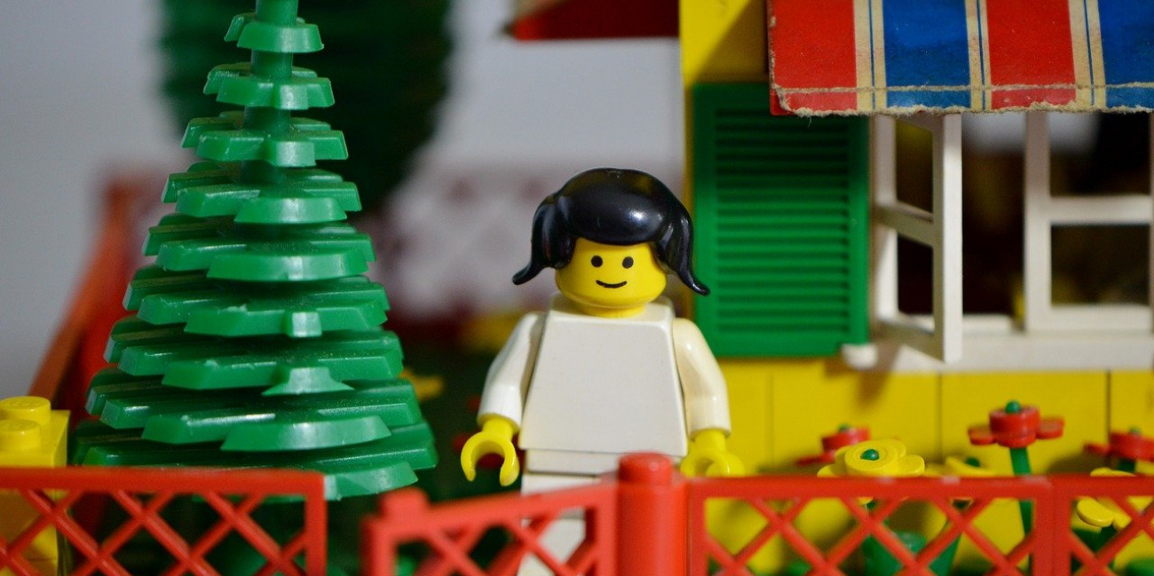 Un enfant de 10 ans crée son propre avis de recherche pour retrouver son  Lego préféré - Radio Scoop