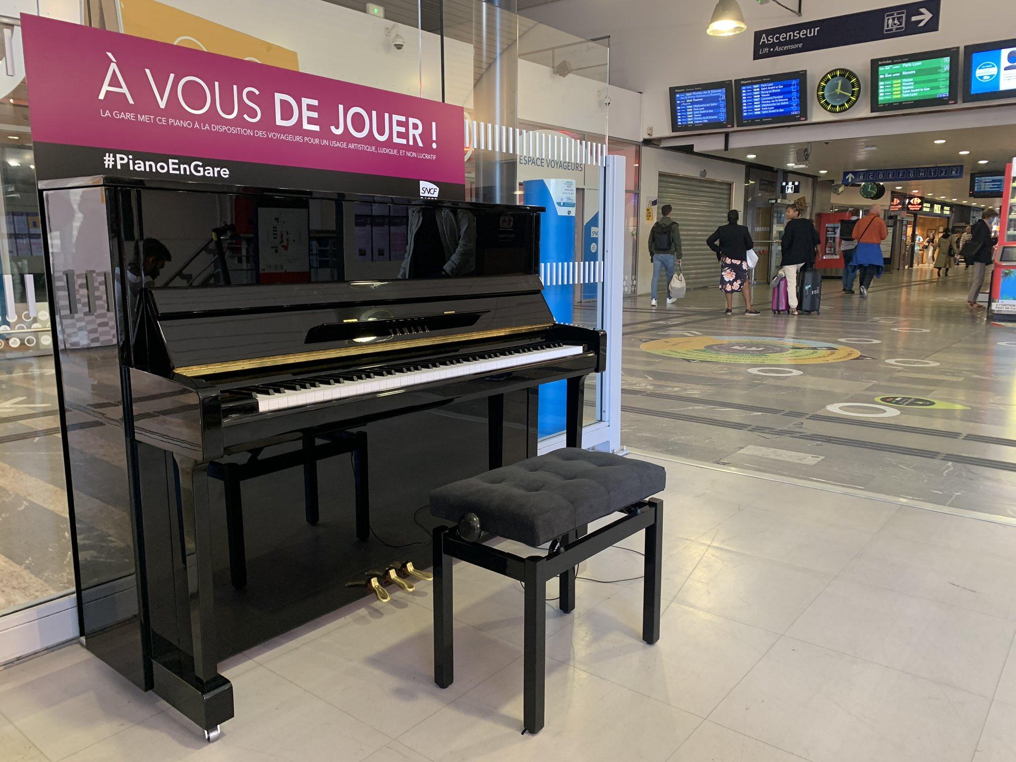 Lyon le piano de retour en gare de Perrache ! Radio SCOOP