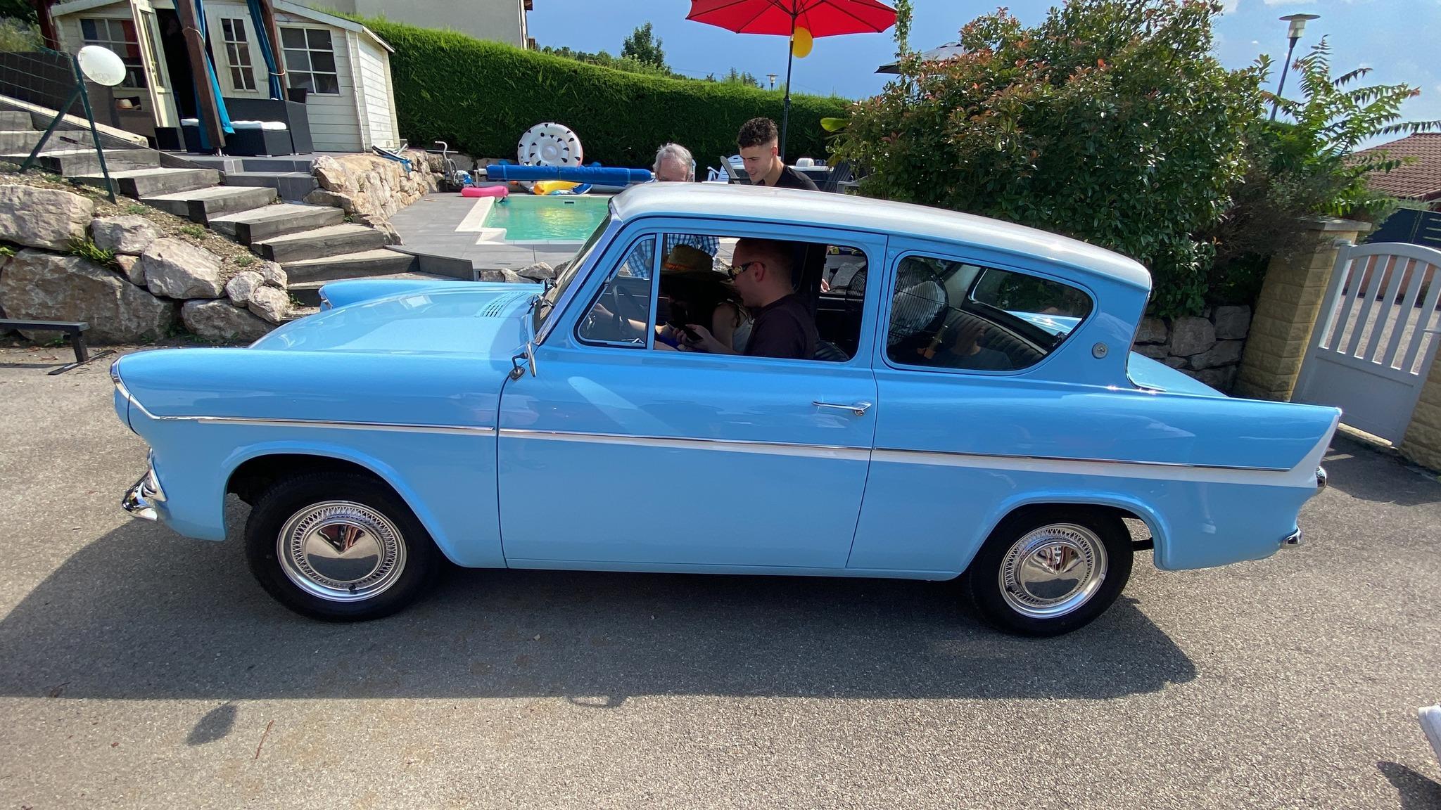 Pour les 18 ans de son fils, il lui offre la voiture d�??Harry Potter ! - Impact FM