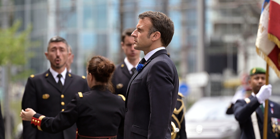 Emmanuel Macron en visite dans un labo de la région Auvergne-Rhône ...