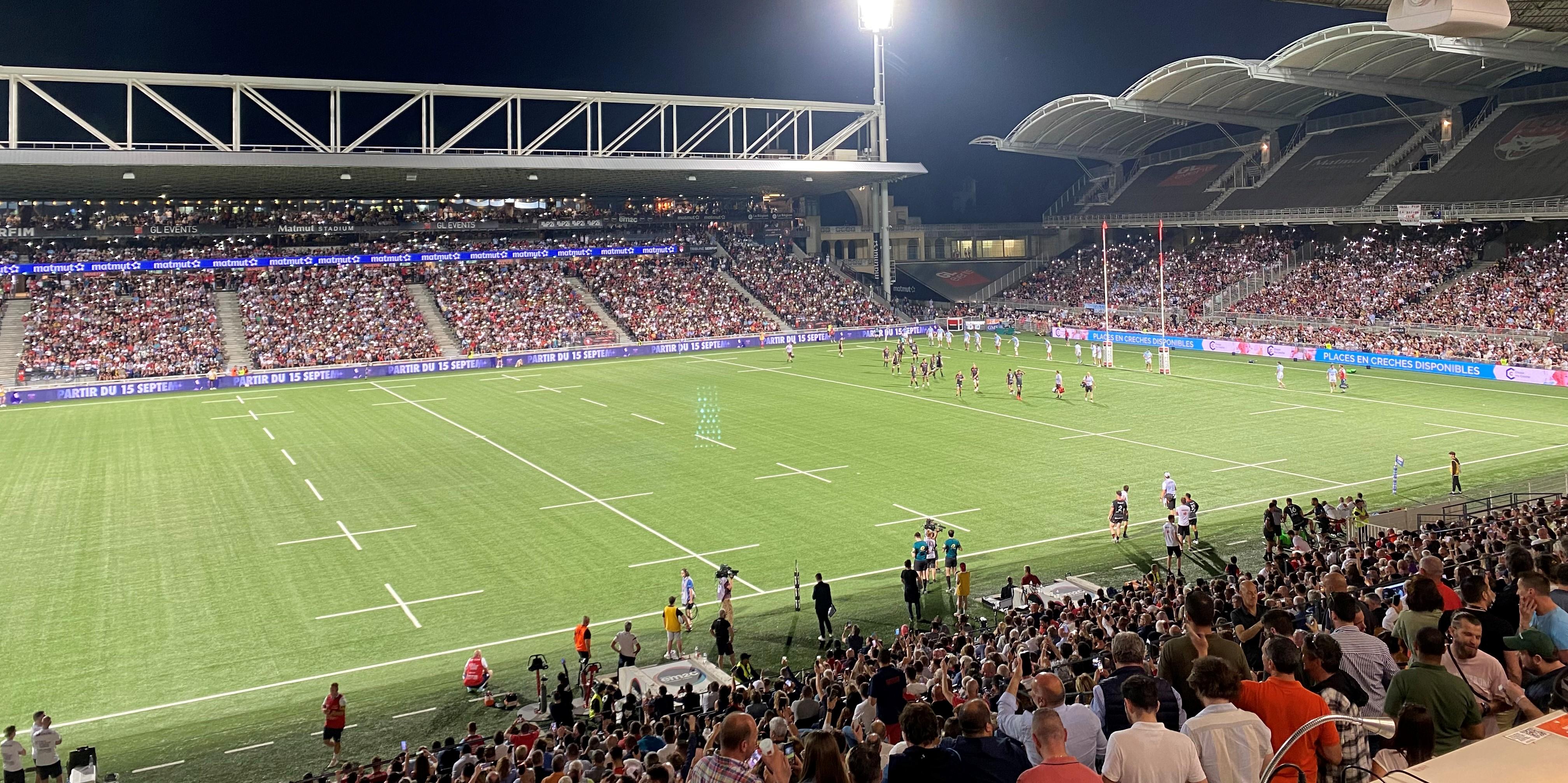 Lyon Rugby Ground Lyon : un village rugby place Bellecour pendant les demi-finales de Top ...