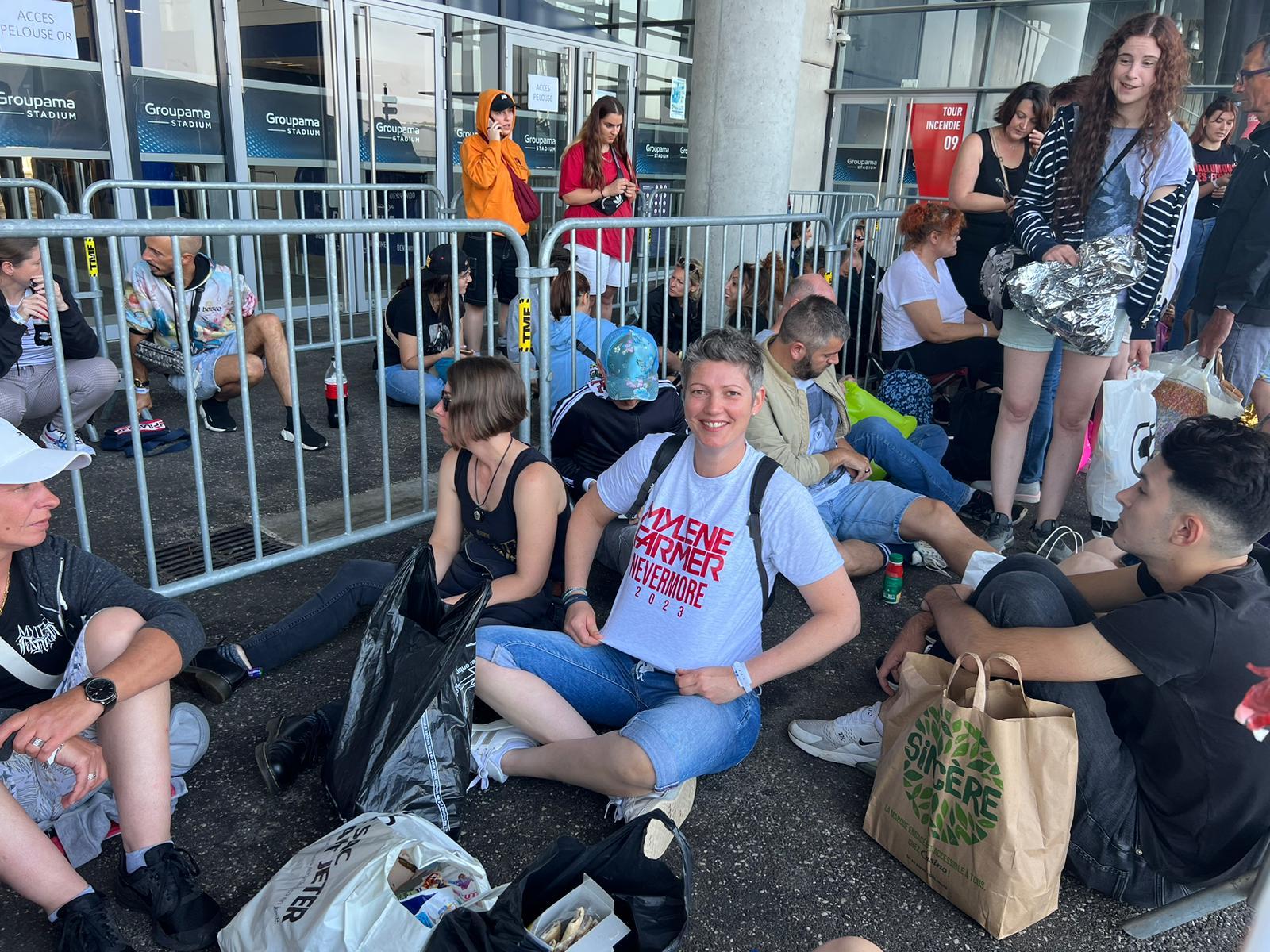 [Photos] Mylène Farmer en concert à Lyon l'impatience monte chez les