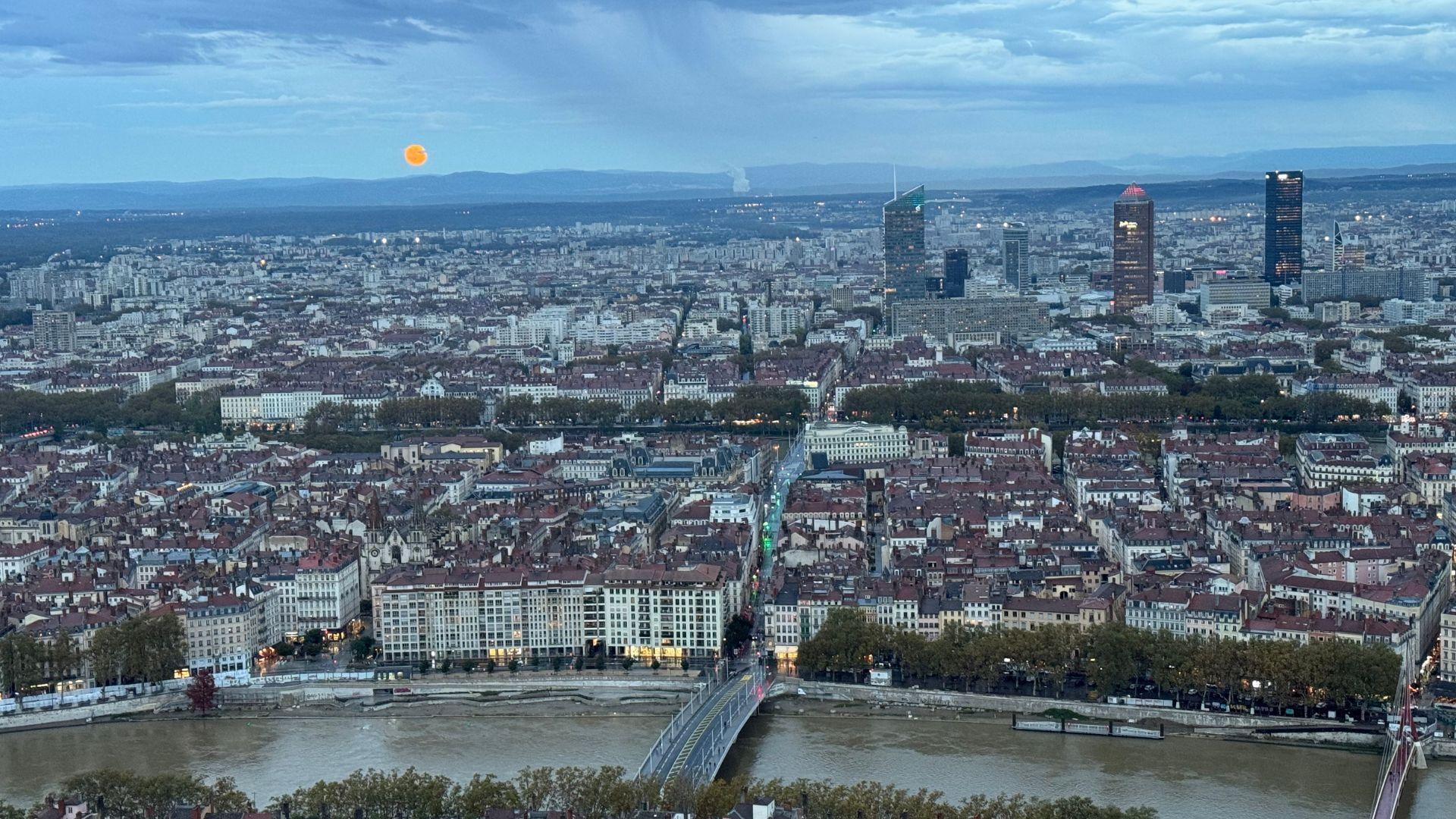 Lyon seulement cinq heures de soleil depuis le 1er février Radio SCOOP — free download